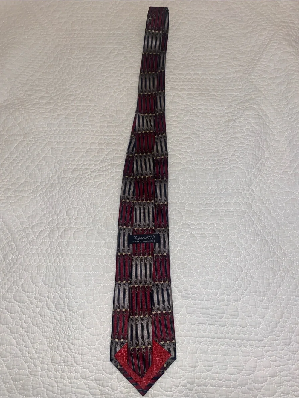 Zianetti Italian Silk Collection Classic Men's Red and Black Patterned Silk Tie